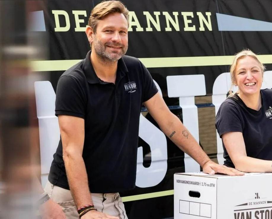 vriendelijk lachende verhuiskrachten van Verhuisbedrijf Made